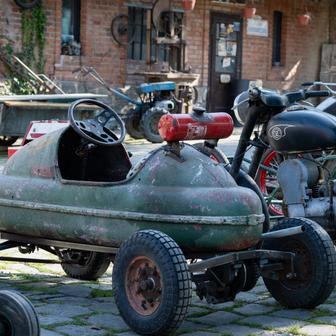 Muzeum historických motorek a strojů v Hradčanech na Prostějovsku