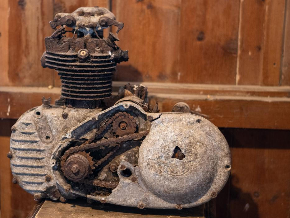 Muzeum historických motorek a strojů v Hradčanech na Prostějovsku
