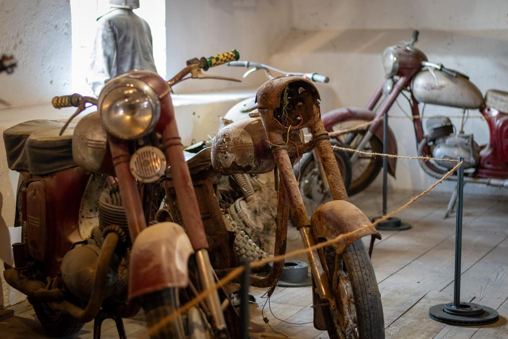 Muzeum historických motorek a strojů v Hradčanech na Prostějovsku