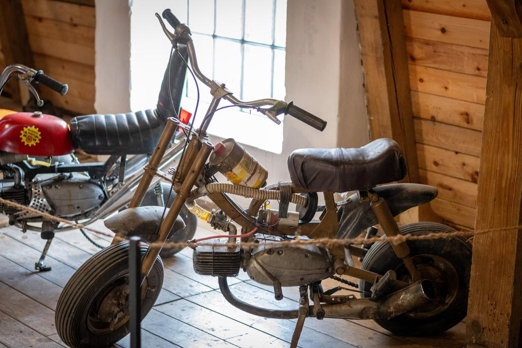 Muzeum historických motorek a strojů v Hradčanech na Prostějovsku