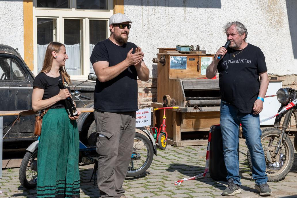 Muzeum historických motorek a strojů v Hradčanech na Prostějovsku