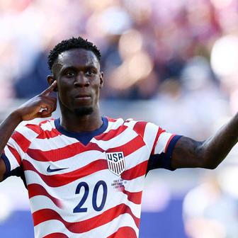 Americký fotbalista Folarin Balogun v zápase MS 2026