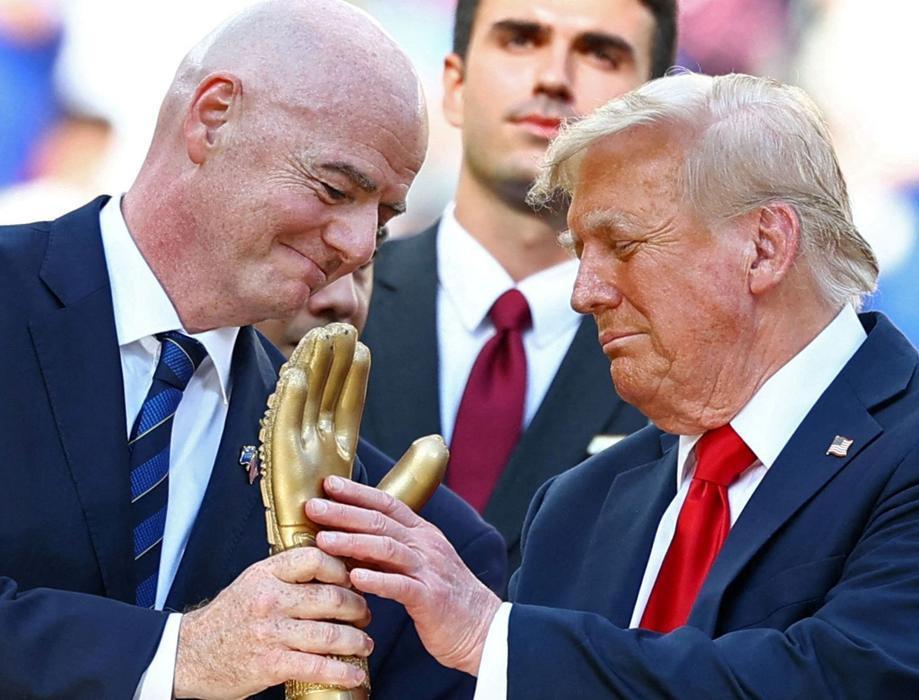 Šéf světového fotbalu Gianni Infantino a americký prezident Donald Trump na MS klubů 2025