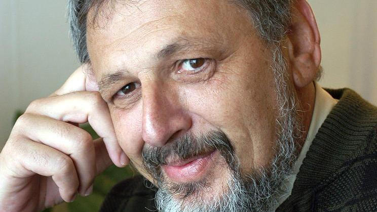 Zejména poradenské sloupky Petr Šmolka psal do desítek českých periodik a byl také autorem víc než desítky odborných knih s tématem partnerských a rodinných vztahů.