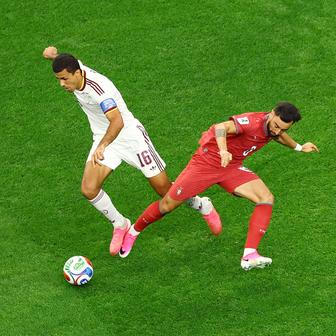 Rodri a Bruno Fernandes v osmifinále MS 2026 Portugalsko - Španělsko