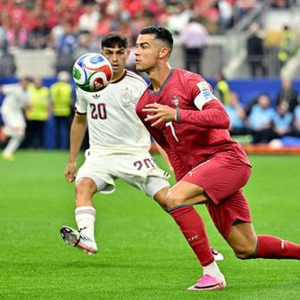 Ronaldo a Rodri v osmifinále MS 2026 Portugalsko - Španělsko