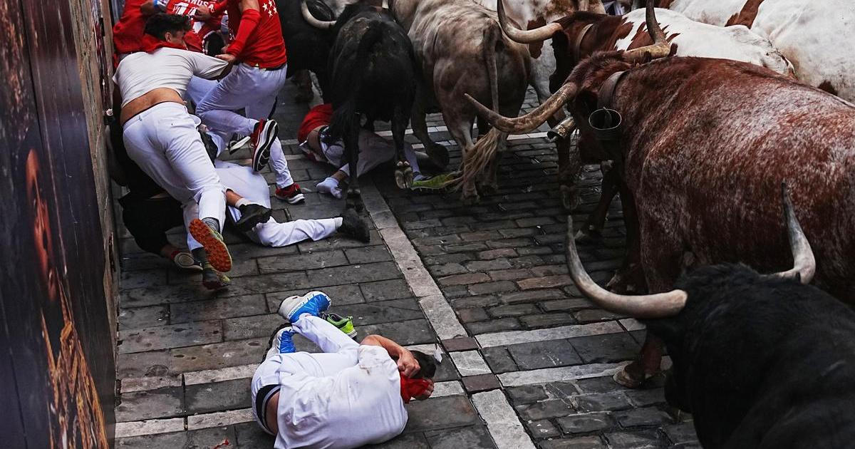Při letošním prvním běhu s býky ve španělské Pamploně se zranili čtyři lidé