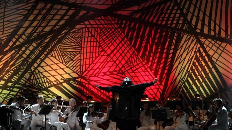 Hudební skupina Antony and the Johnsons s Janáčkovou filharmonií Ostrava během vystoupení na festivalu Colours of Ostrava v červenci 2012.