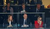 Šéf světového fotbalu Gianni Infantino sleduje osmifinále MS 2026 mezi USA a Belgií.