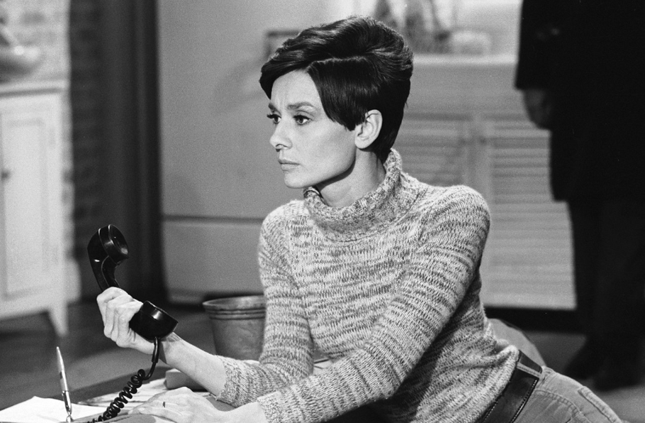 Audrey Hepburnová v oceňovaném hororovém snímku Čekej do tmy (1967).