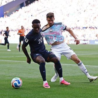 Americký fotbalista Folarin Balogun v osmifinále MS 2026 proti Belgii