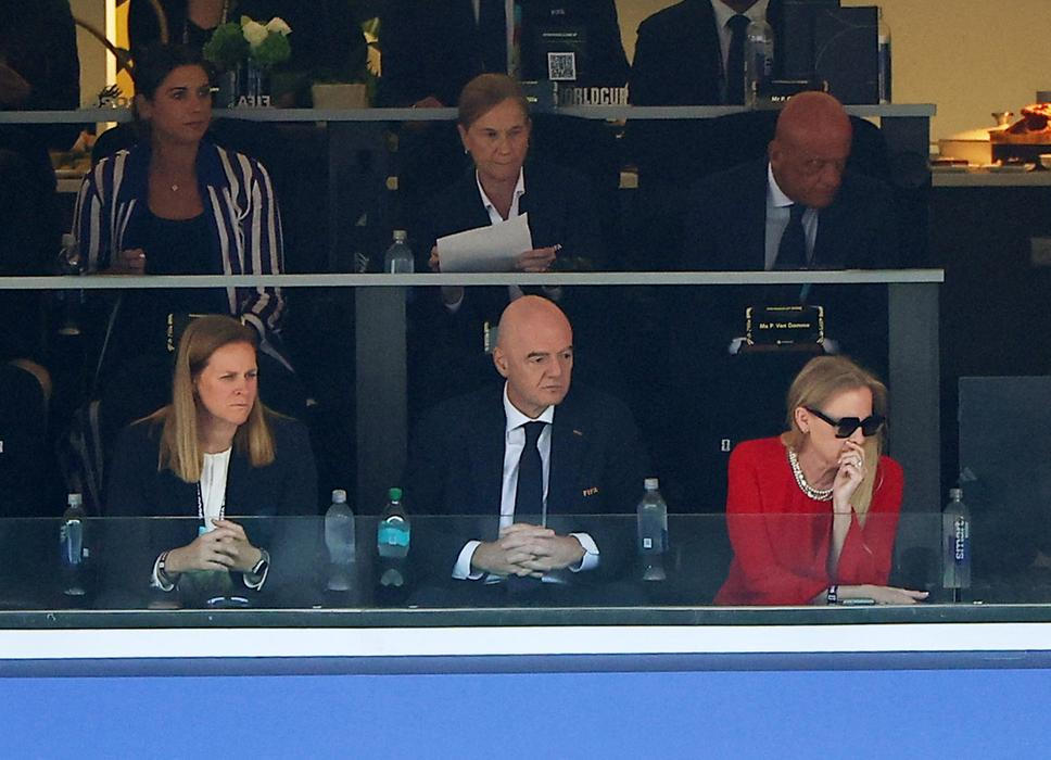 Šéf světového fotbalu Gianni Infantino sleduje osmifinále MS 2026 mezi USA a Belgií.