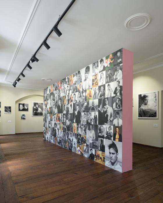 Instalace expozice Bruce Weber: Faces in the crowd.