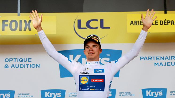 Český cyklista Mathias Vacek v bílém dresu po čtvrté etapě Tour de France 2026