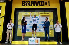 Český cyklista Mathias Vacek v bílém dresu po čtvrté etapě Tour de France 2026