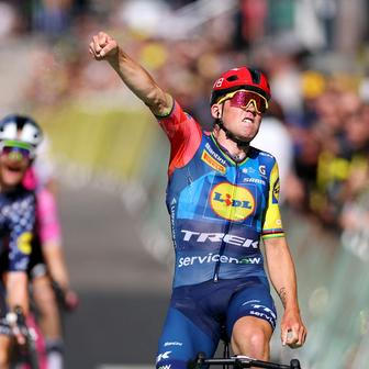 Mads Pedersen slaví triumf ve čtvrté etapě Tour de France 2026.