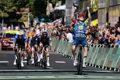 Mads Pedersen slaví triumf ve čtvrté etapě Tour de France 2026.