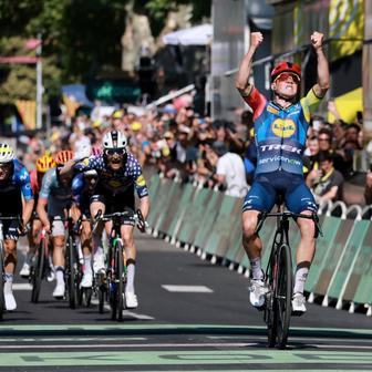 Mads Pedersen slaví triumf ve čtvrté etapě Tour de France 2026.