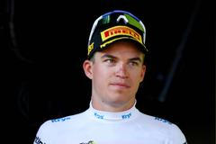 Český cyklista Mathias Vacek v bílém dresu po čtvrté etapě Tour de France 2026