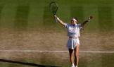 Karolína Muchová slaví postup ze čtvrtfinále Wimbledonu 2026.