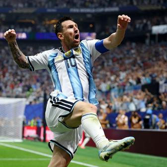 Lionel Messi slaví gól v osmifinále MS 2026 mezi Argentinou a Egyptem.