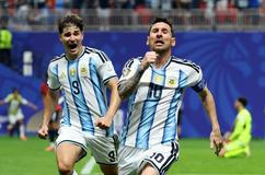 Lionel Messi slaví gól v osmifinále MS 2026 mezi Argentinou a Egyptem.