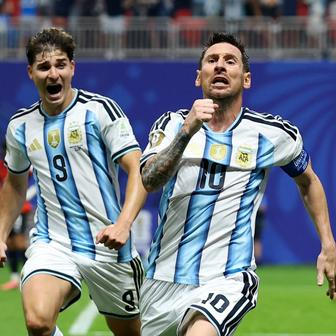 Lionel Messi slaví gól v osmifinále MS 2026 mezi Argentinou a Egyptem.