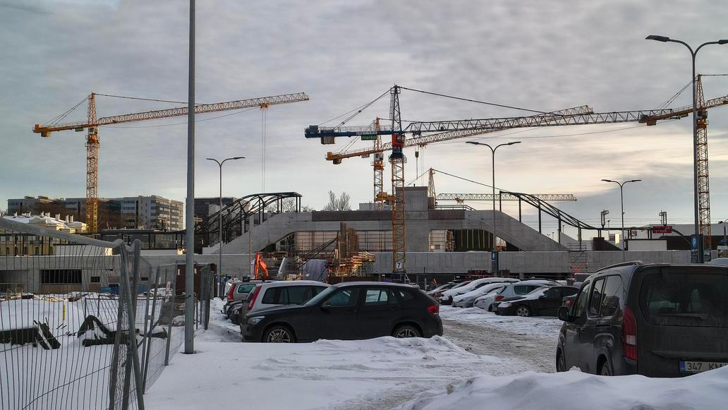 Staveniště dopravního terminálu Ulemiste v estonském Tallinnu, 25. února 2026.