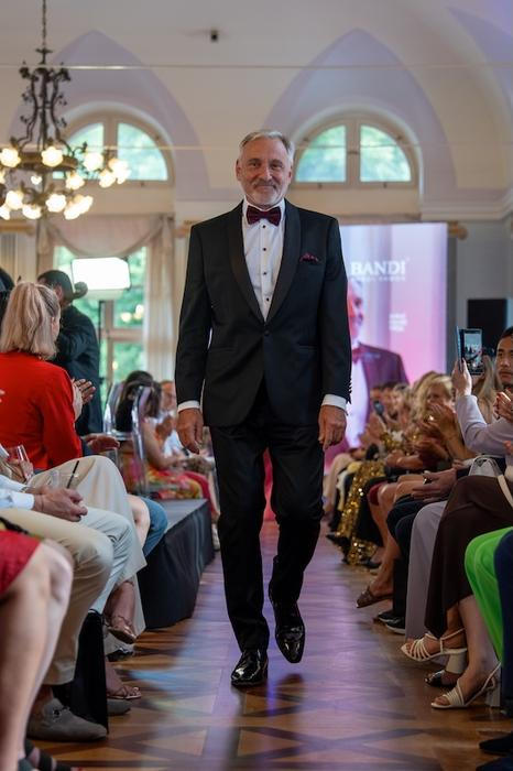 Slavné osobnosti představily v Karlových Varech nové kolekce Martiny Pipkové Loudové a značky pánských obleků BANDI.