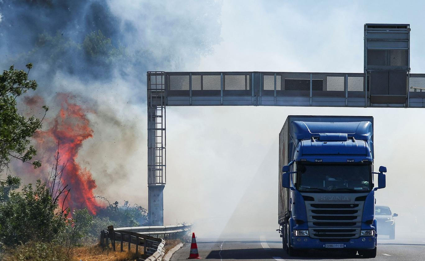 Firefighters battle wildfire near Beziers