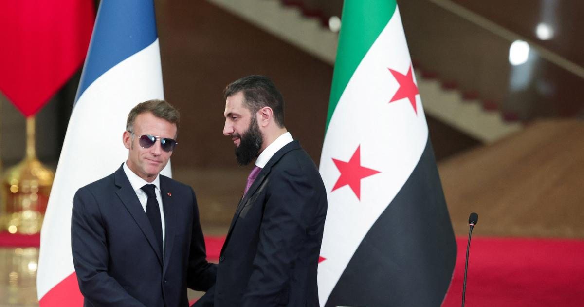 Macron jen o fous unikl výbuchům v Damašku, v paláci jednal s „favoritem“ Západu