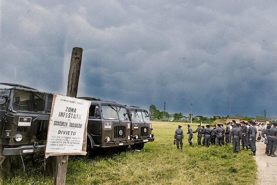 Do řešení následků havárie se zapojila i armáda. Do řešení následků havárie se zapojila i armáda.
