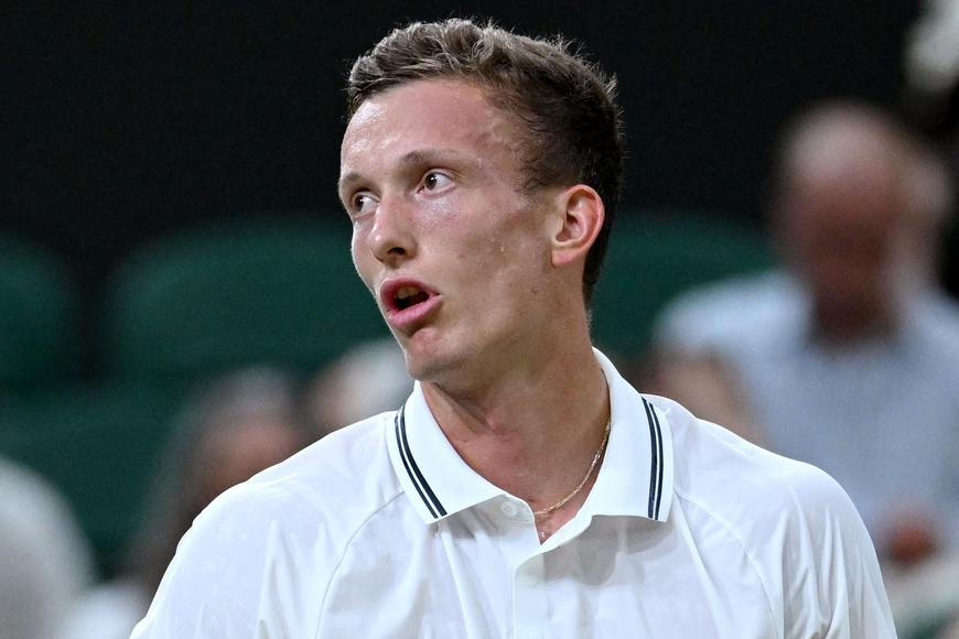 Úplný nesmysl, nechápe Lehečka pravidla Wimbledonu. Čech kritizuje místní rezidenty