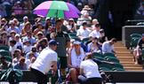 Ošetřovaná Elise Mertensová ve čtvrtfinále Wimbledonu 2026