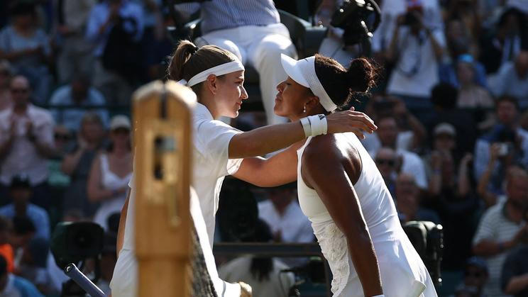 Karolína Muchová a Naomi Ósakaová po čtvrtfinále Wimbledonu 2026