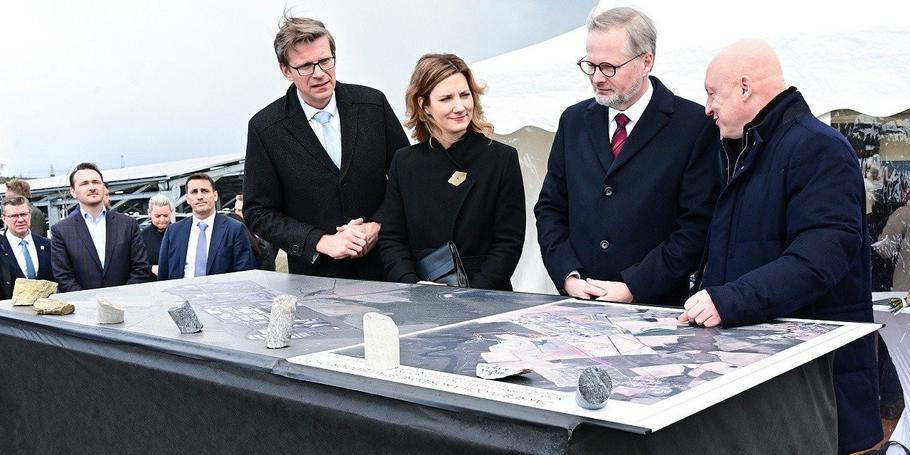 Snímek z března roku 2024, kdy byl premiér Petr Fiala u uzavření strategické smlouvy o výstavbě horkovodu mezi Skupinou ČEZ a společností Teplárny Brno.