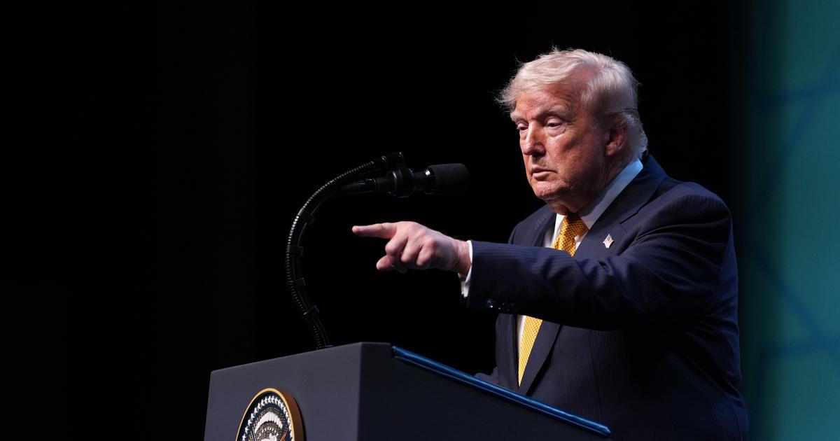 Technika Trumpova čtecího zařízení podezřívají ze sázek na projevy, vydělat mohl přes 100 tisíc dolarů
