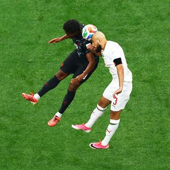 Nussajír Mazráví (vpravo) v zápase Maroko - Kanada na MS 2026