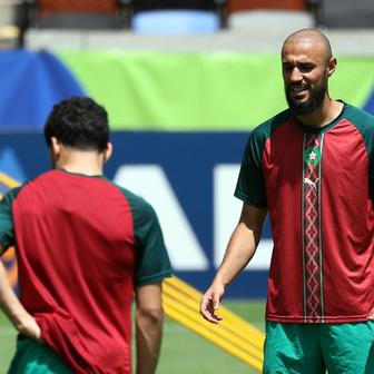 Marocký obránce Nussajír Mazráví při tréninku na MS 2026