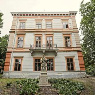 Korozluky, Mostecko, Miroslav Perout, Jana Peroutová, manželé, zámek Korozluky