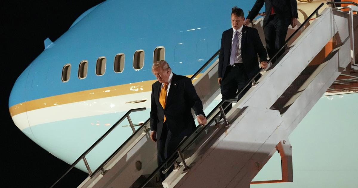 Nový Trumpův speciál vyvolal otázky, prezident letěl zpět starým Air Force One