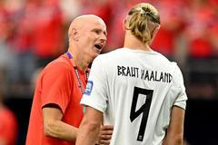 Norský trenér Ståle Solbakken a Erling Haaland na MS 2026