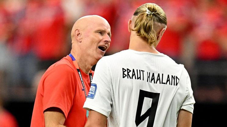 Norský trenér Ståle Solbakken a Erling Haaland na MS 2026