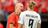 Norský trenér Ståle Solbakken a Erling Haaland na MS 2026