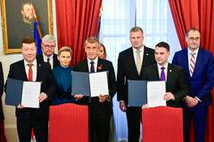 Tomio Okamura, Andrej Babiš, Petr Macinka, politik, podpis koaliční smlouvy