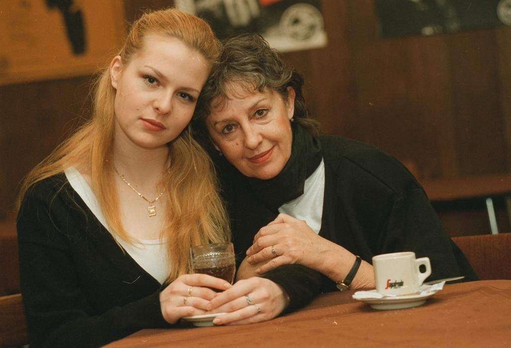 Nina Divíšková s dcerou v roce 1996.
