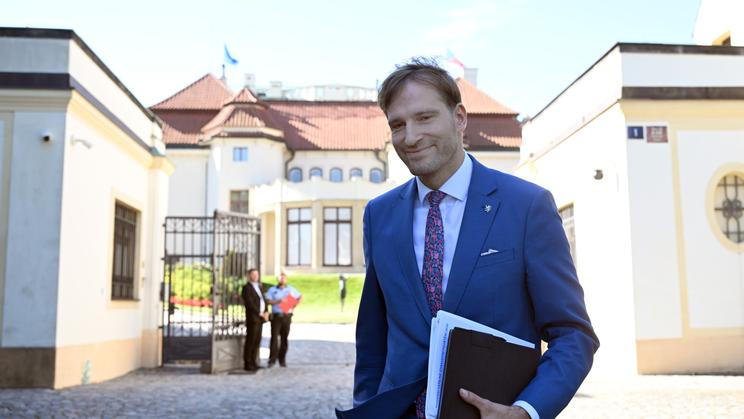 Adam Vojtěch, ministr zdravotnictví, politik