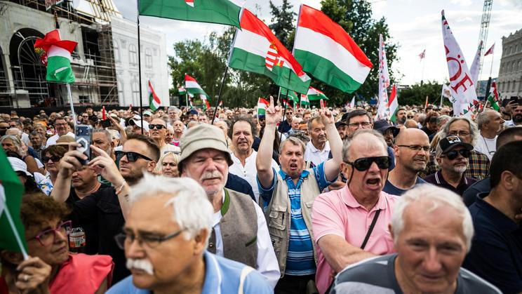 Protest, Orbán