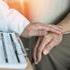 Mezinárodní studie zveřejněná v odborném časopise Neurology odhalila dosud málo známý, ale znepokojivý příznak spojený s Alzheimerovou chorobou