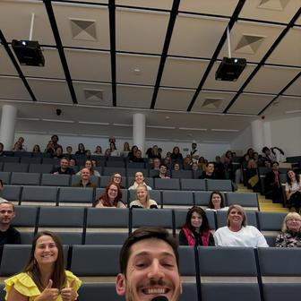 Na svojí alma mater, 2. lékařské fakultě Univerzity Karlovy, je Cyril Matějka dodnes jako doma.